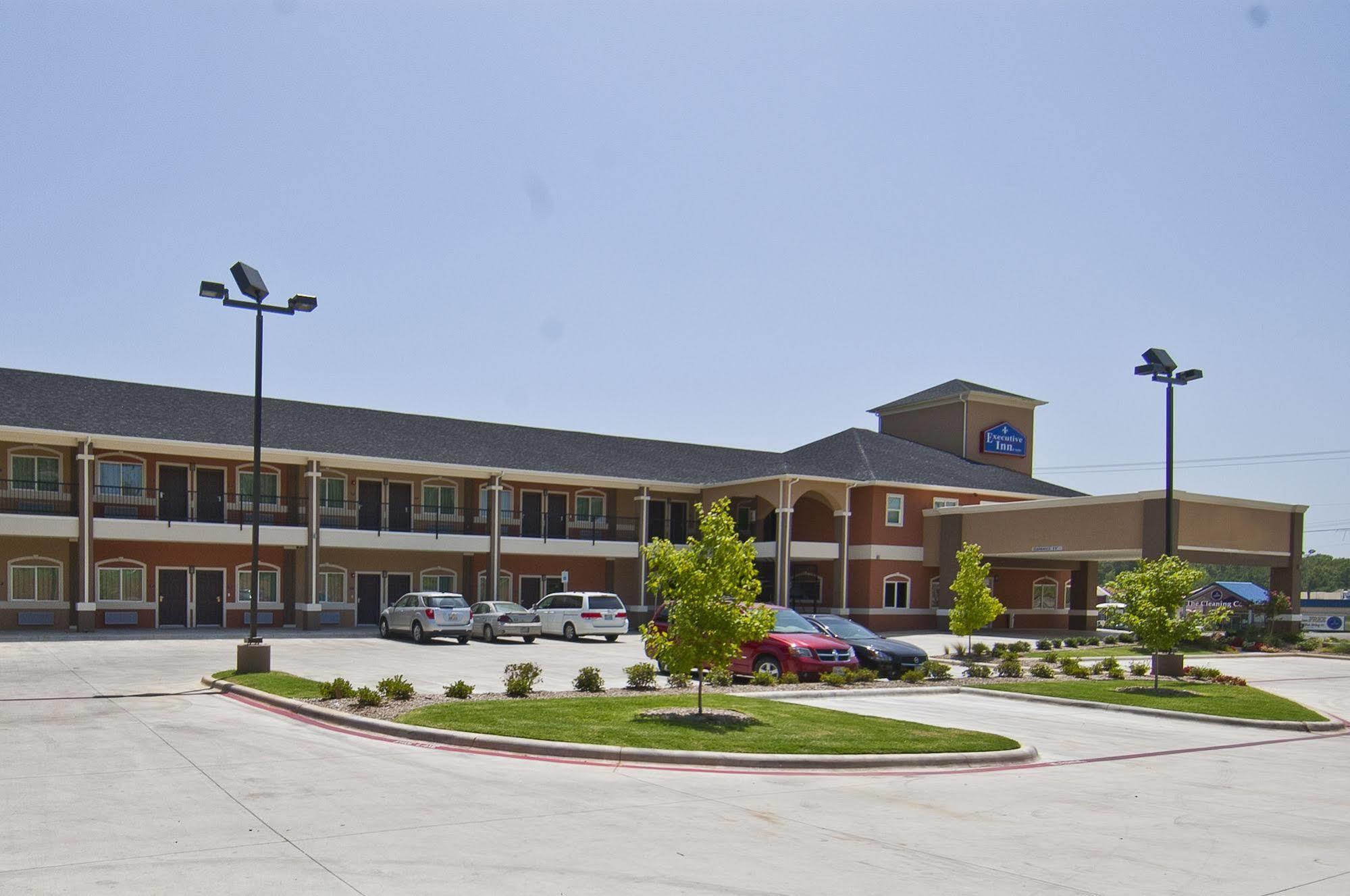 Executive Inn And Suites Tyler Exterior photo