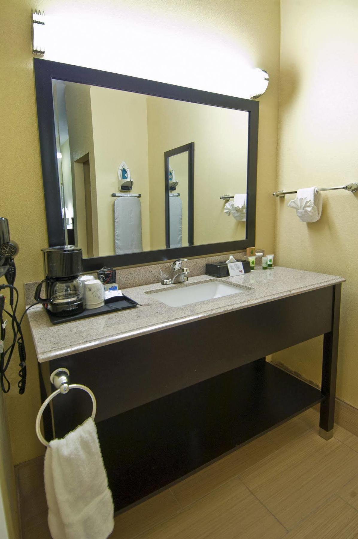 Executive Inn And Suites Tyler Exterior photo